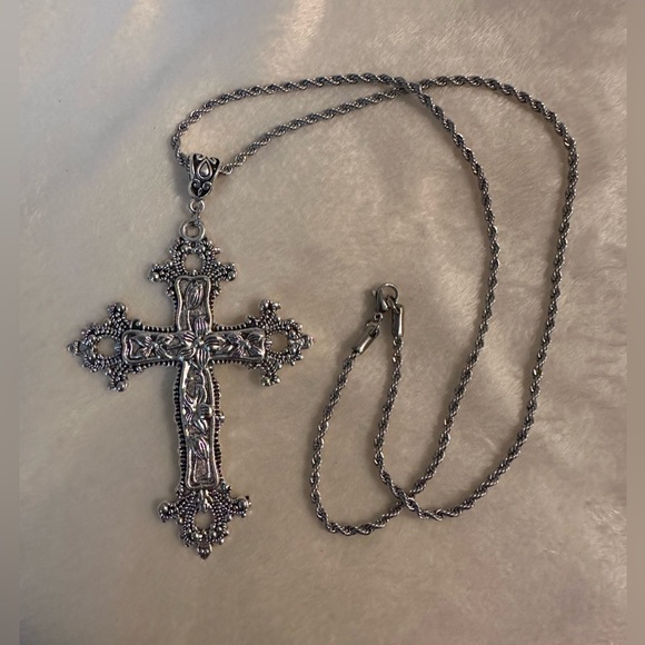 Gothic Cross Charm Necklace Floral Design Big Punk Goth Silver Tone - Picture 9 of 12